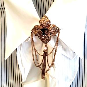 VTG Filigree Gold color Brooch, black center Stone